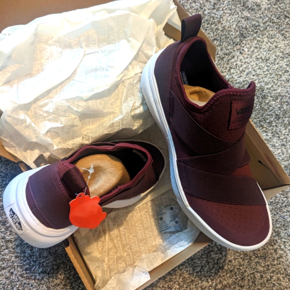 NWT Vans Ultrarange Gore, maroon, size W's 9.5/M's 8.0